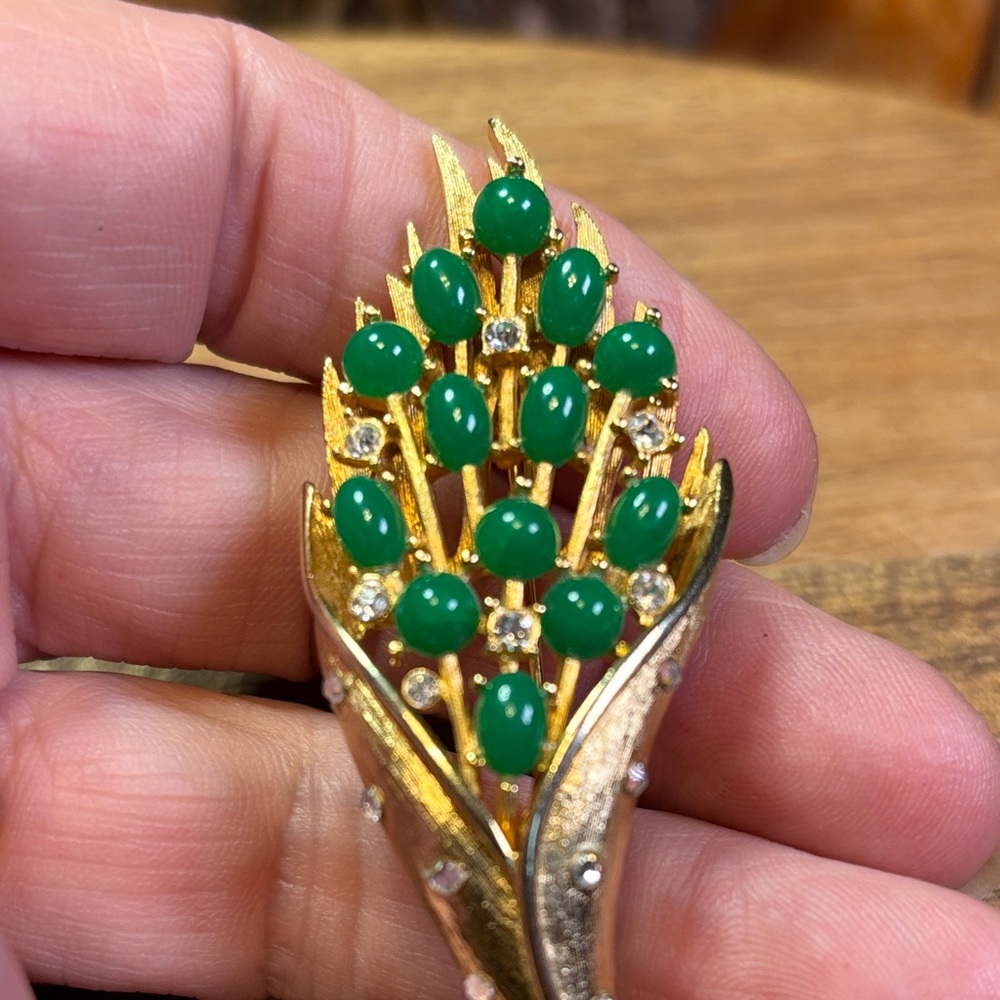 Green Glass Cabochon & Gold tone Leaf Brooch with Clear Crystals